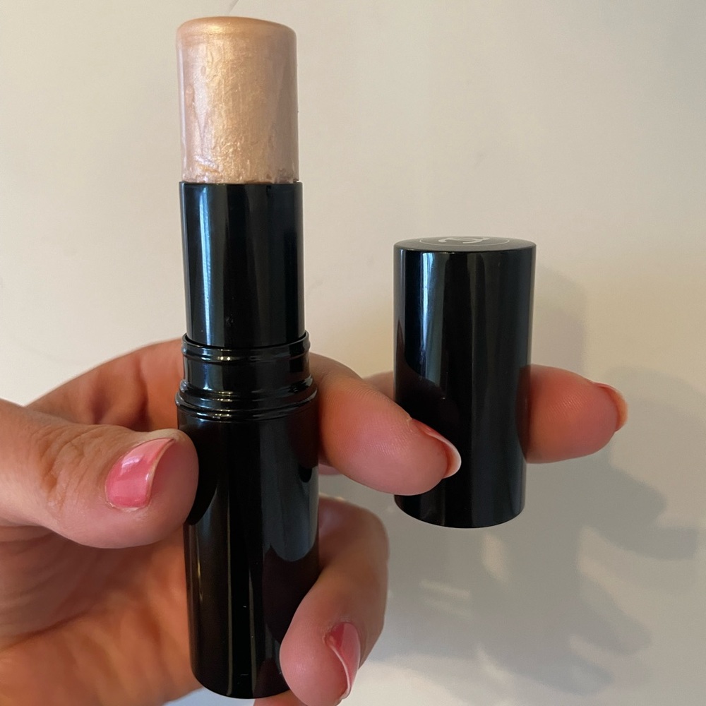 CHANEL Radiant Glow Highlighter Stick - Cream